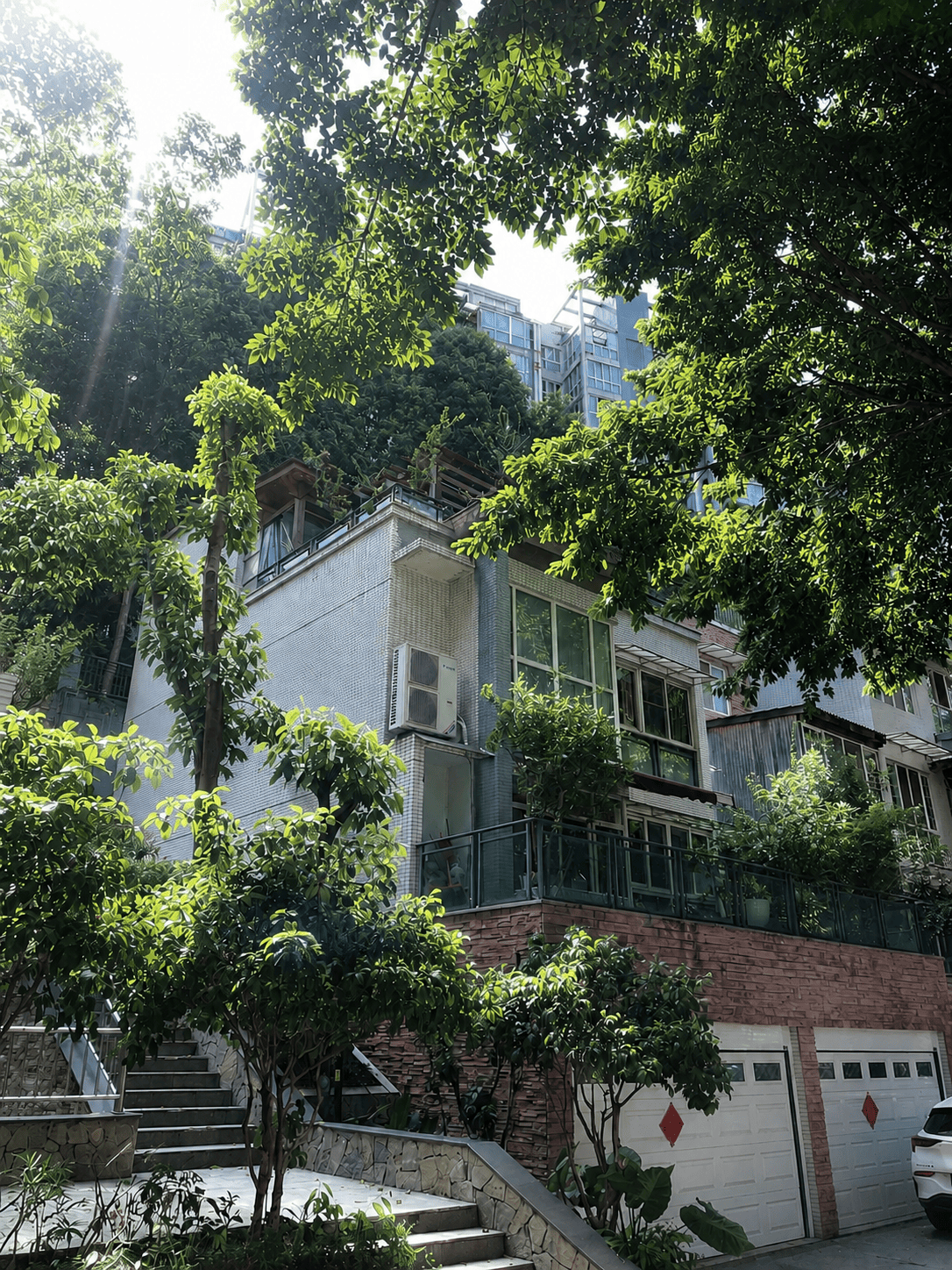 琼中岛居岁月从容升级：小小岛老别墅加装蒂升悦行款电梯